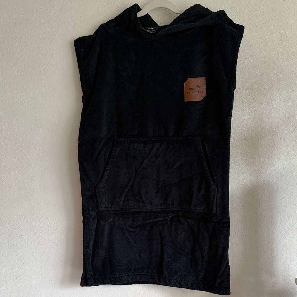 Black Slowtide Kids Hooded Towel Pullover – Cozy Beach & Pool Cover-Up